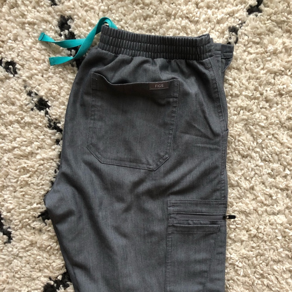 Figs Scrubs Yola Skinny Pants in Graphite